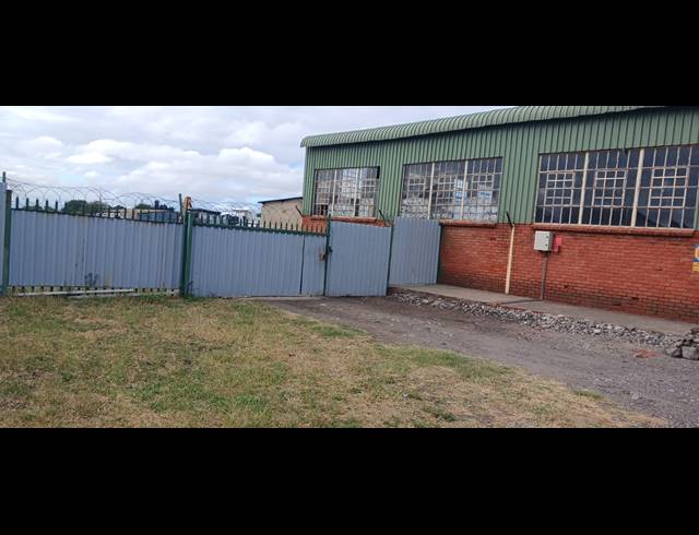 1,939M² WAREHOUSE FOR SALE IN TLHABANE